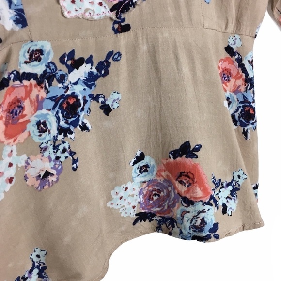 GIMMICKS by BKE Blouse Top Floral Appliqué Taupe Multicolor Boho Size Small - Picture 6 of 12